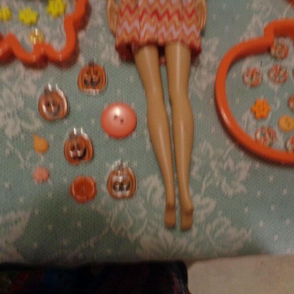 ORANGE CANDY RETRO BARBIE BUTTONS COOKIE CUTTERS SCARF ETC. LOT - Picture 4 of 14